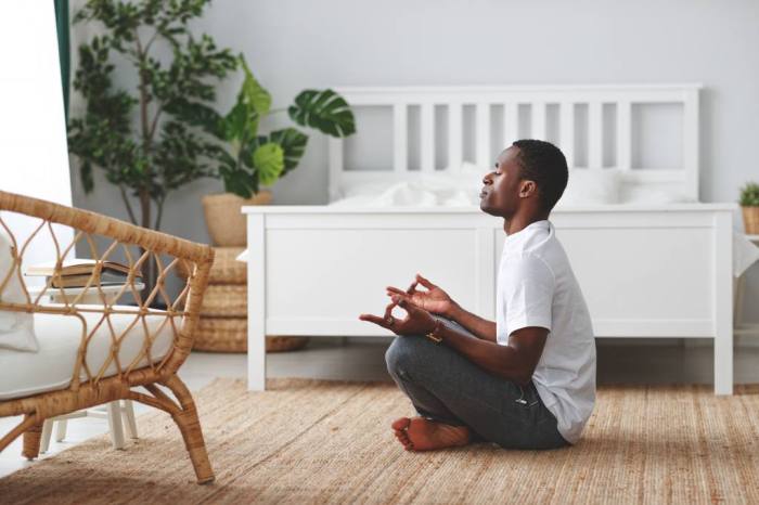 How to Meditate for Finding Comfort in the Present Moment