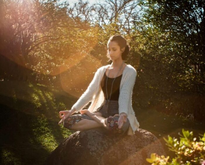 How to Meditate for Embracing the Present and Letting Go of Anxiety